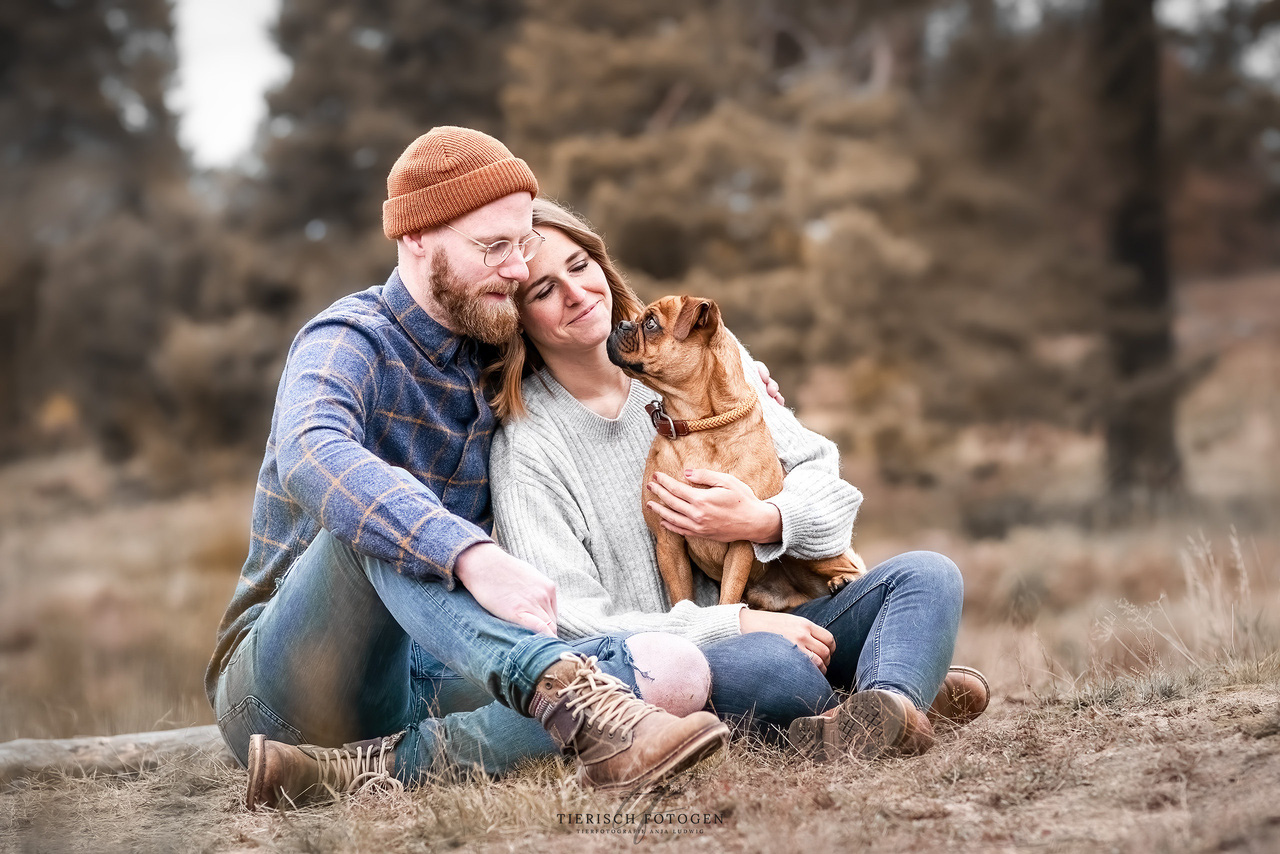 Pärchenfotografie mit Hund